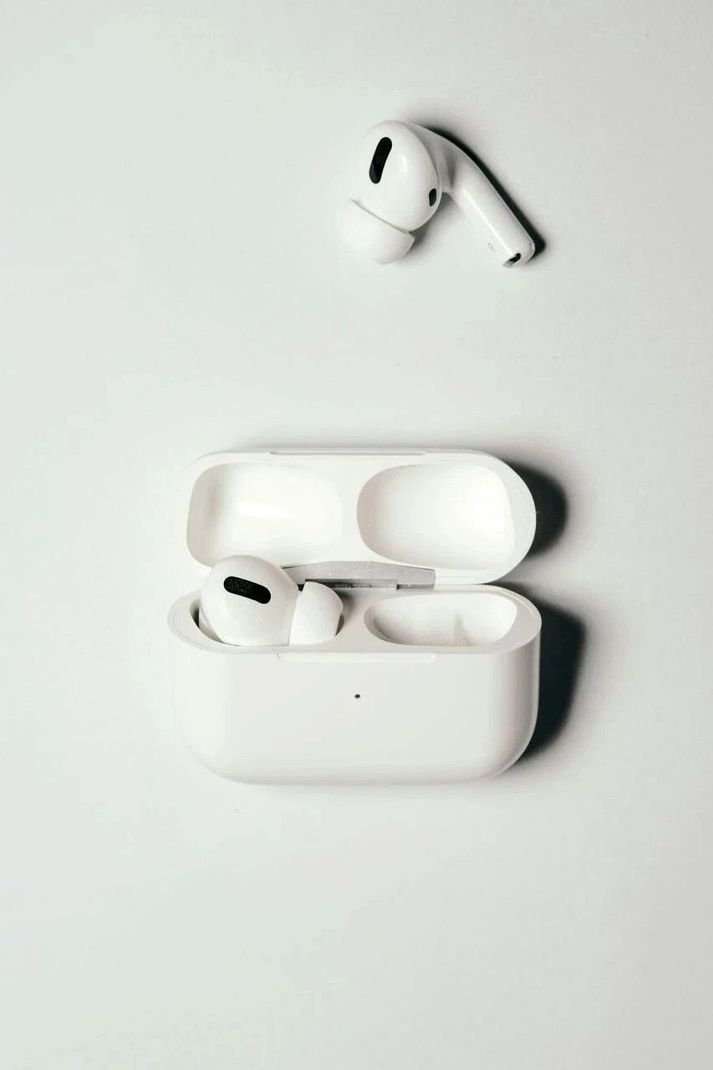 TARZON Airpox Pro 2 (2nd Gen) with MagSafe Case - Image 2