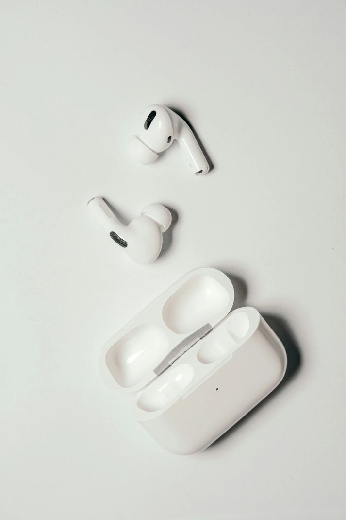 KLOKOL Wireless TWS White Earbuds - Image 4