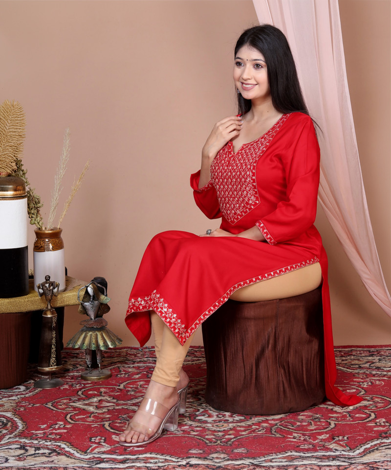 his&her Women Embroidered Viscose Rayon Kurta