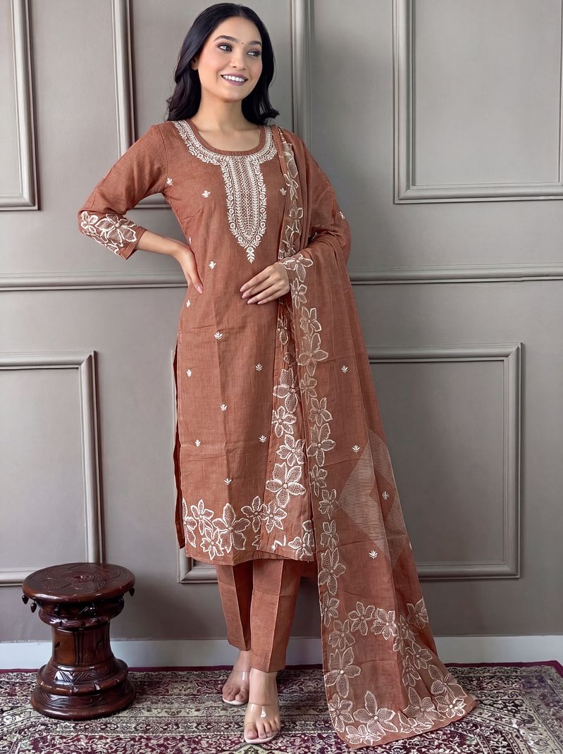 C4A Embroidered Kurta, Trouser & Dupatta Set - Image 4