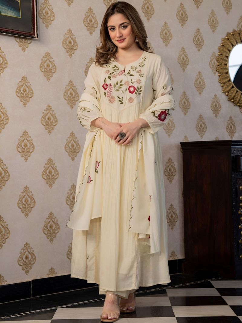 Sulavra Embroidered Kurta, Trouser & Dupatta Set - Image 5