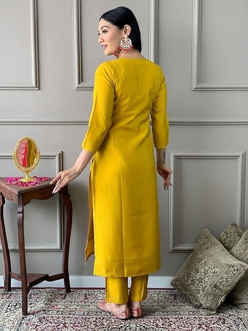 Griva Lifestyle Embroidered Kurta Set - Image 4