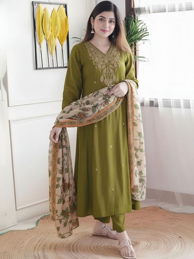 Divastri Embroidered Anarkali Kurta Set - Image 6
