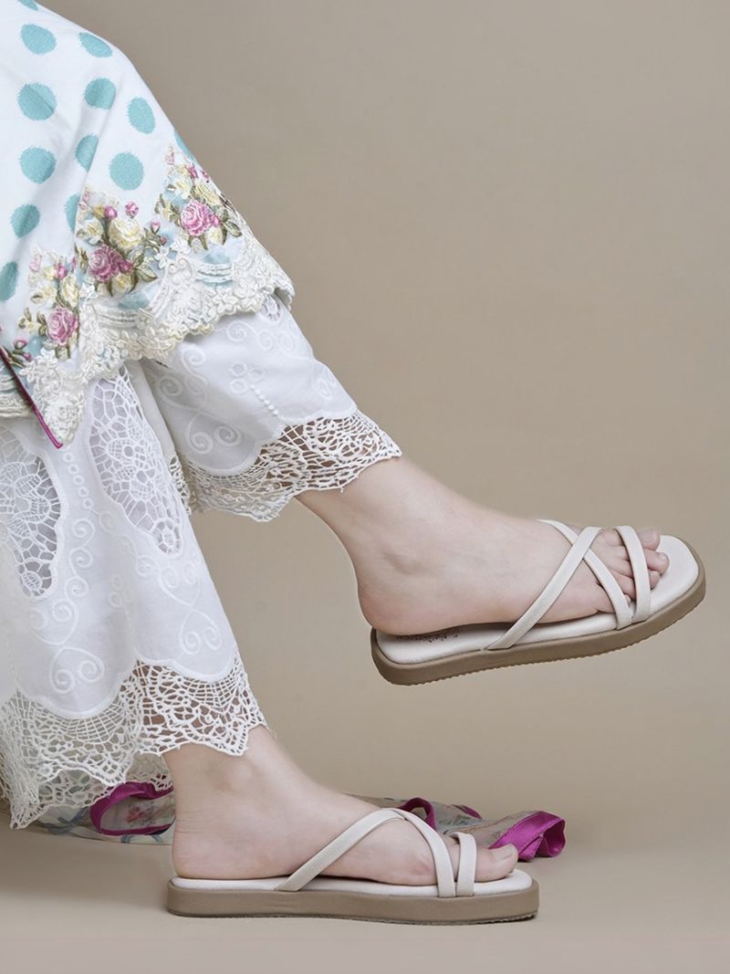 SHOETOPIA Women Flats Sandal - Image 2