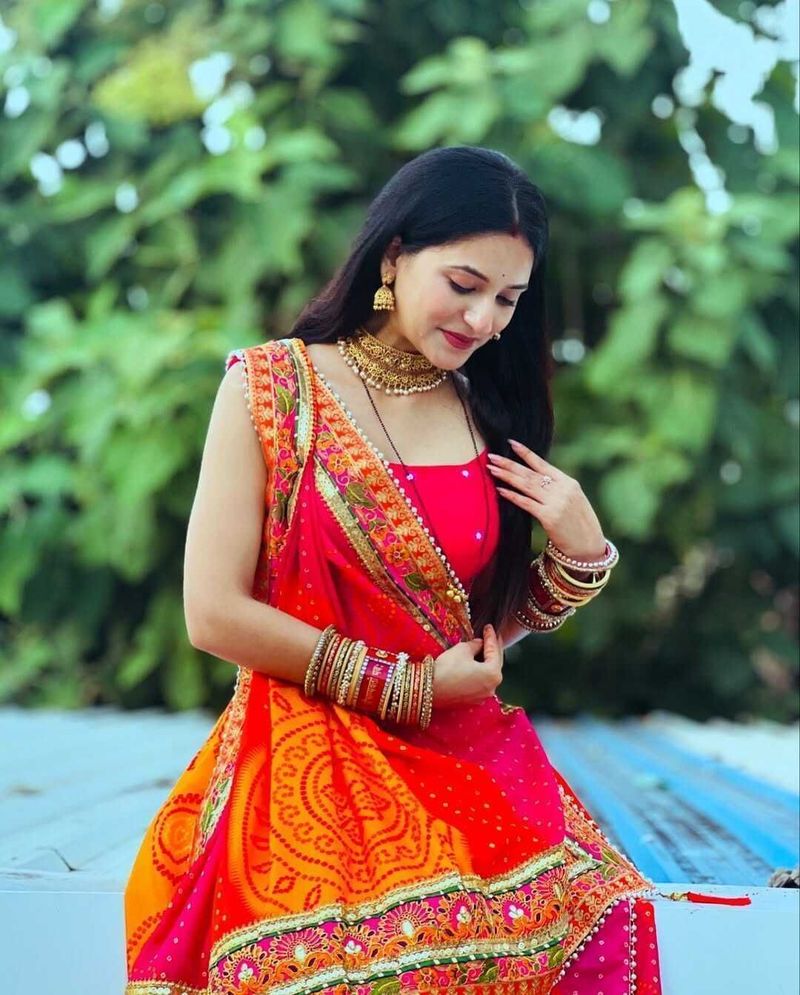 Floral Print Embroidered Bandhani Art Silk Saree - Image 5