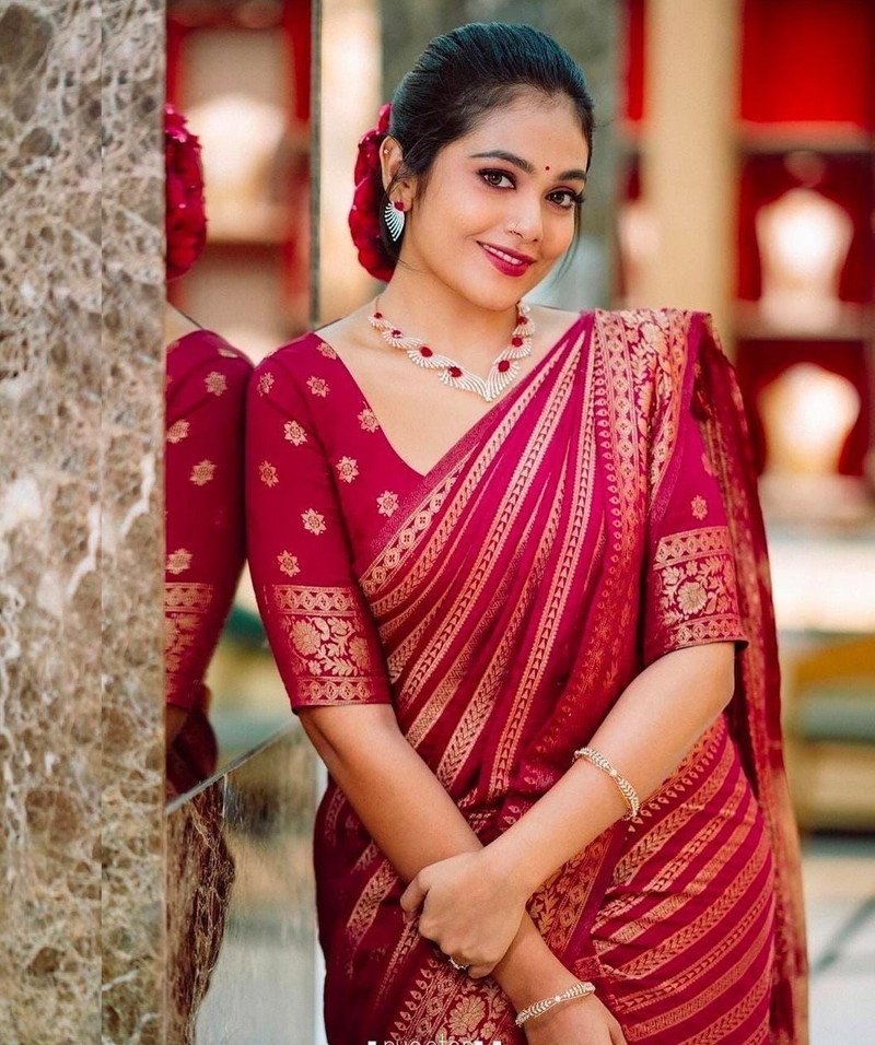 ZILVIRA Woven Kanjivaram Jacquard, Art Silk Saree