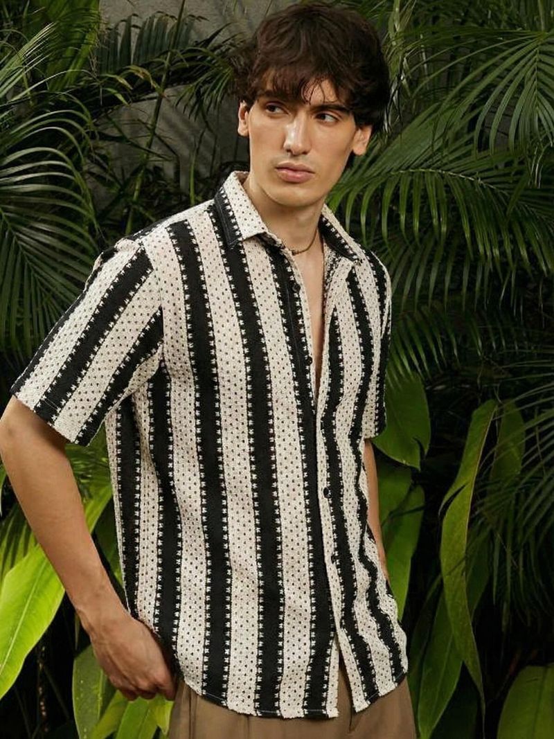 SHOPBAZAR Men Relaxed Fit Striped Spread Collar Casual Shirt - Image 4