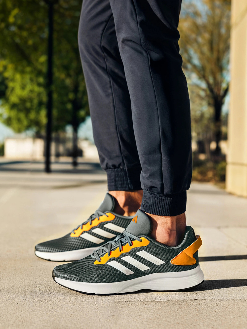 adidasADIDAS Harquin M Casuals For Men (Grey , 8)
