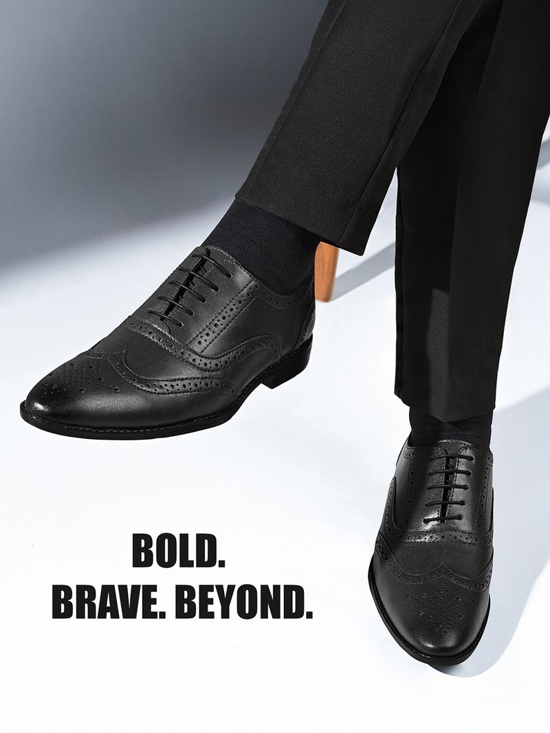 LOUIS STITCH Men Black Wingtip Brogues (9) - Image 4