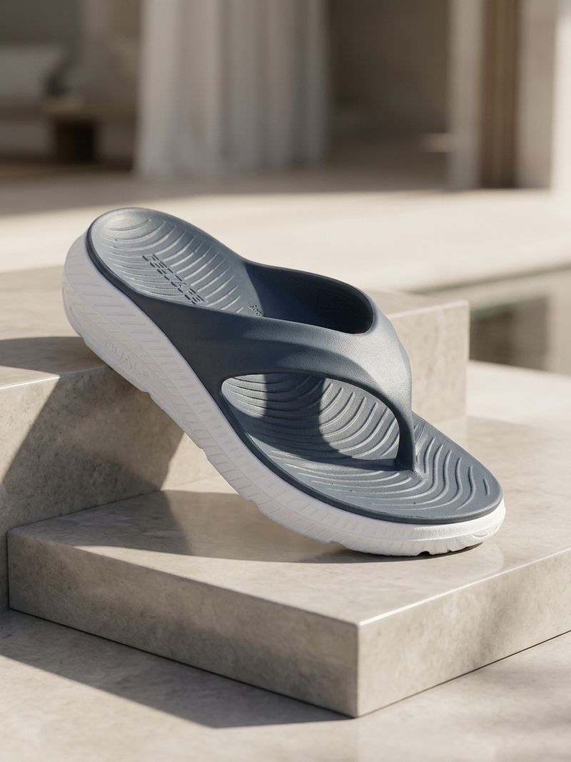 RED TAPE Men Flip Flops - Image 4