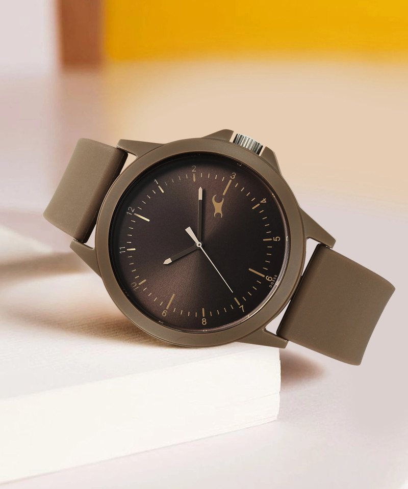 Fastrack Tees Urbanique Analog Watch - For Men NT38024PP80W