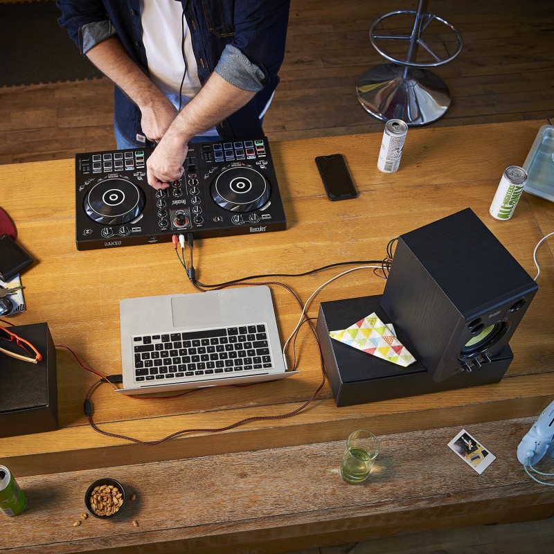 Hercules DJ Control Inpulse 300 DJ Controller w/ Built-in Soundcard and IMA