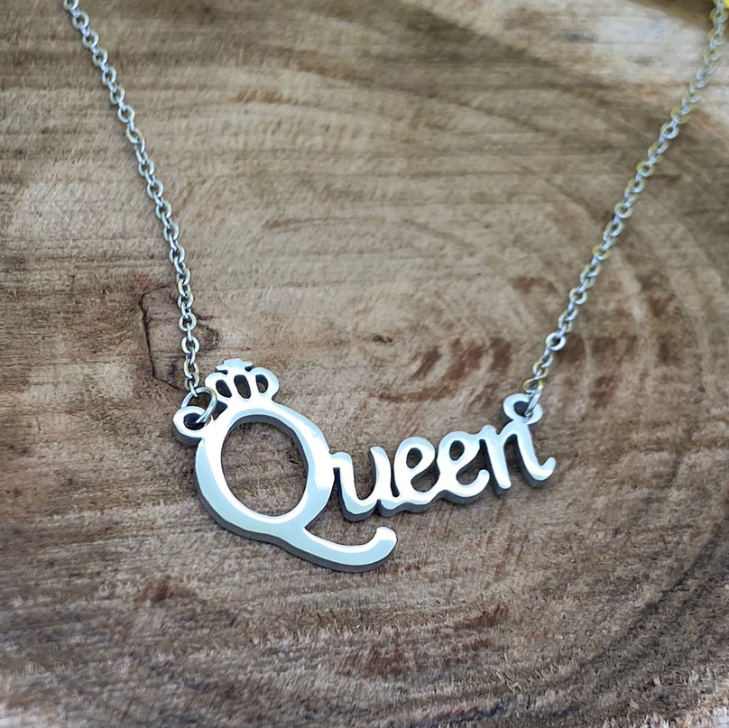 देवोरा Queen Pendant Necklace Chain For Girls and Women