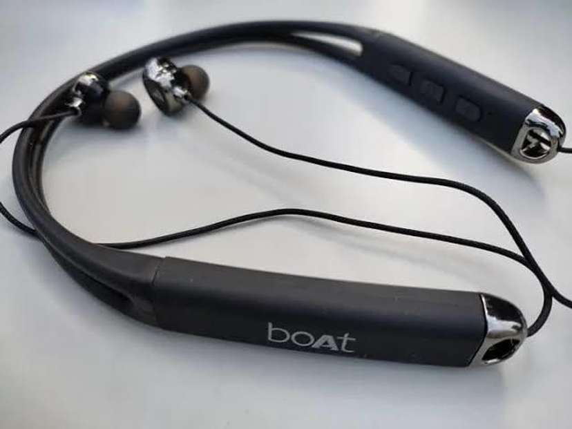 BoAt Rockerz 325 Version 5.0 Bluetooth Headset BLACK In the Ear Bluetooth Headset Price in India Buy BoAt Rockerz 325 Version 5.0 Bluetooth Headset BLACK In the Ear Bluetooth Headset online at Shopsy....