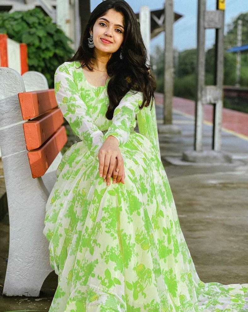 Gowns outlet with price