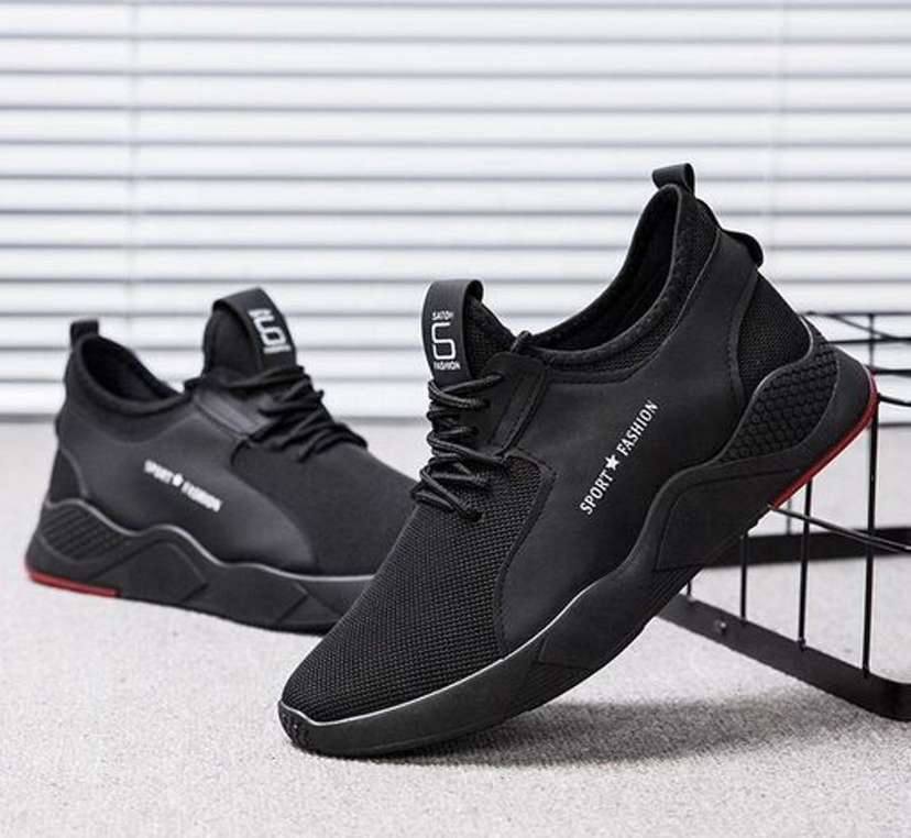 Mens black sale gym shoes