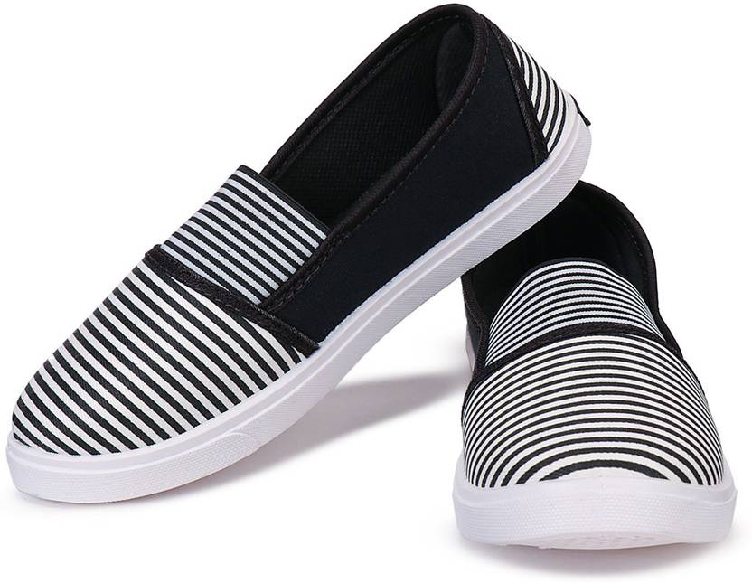 Latest New Collection Comfortable Sneakers Sports Slip On Sneakers For Women  (Black, White)
