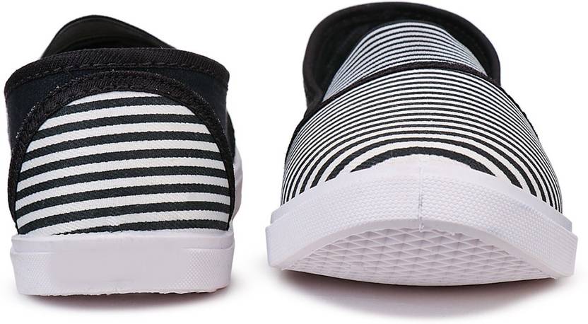 Latest New Collection Comfortable Sneakers Sports Slip On Sneakers For Women  (Black, White)