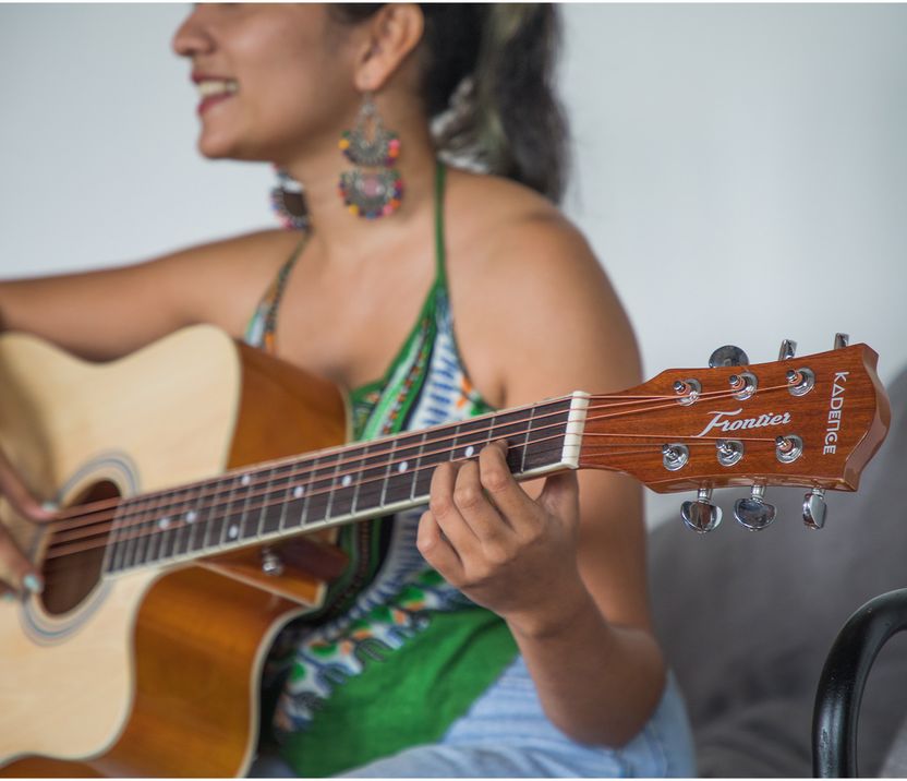 KADENCE KAD-FNTR-NAT-EQ-C Acoustic Guitar with Online Classes - Image 5