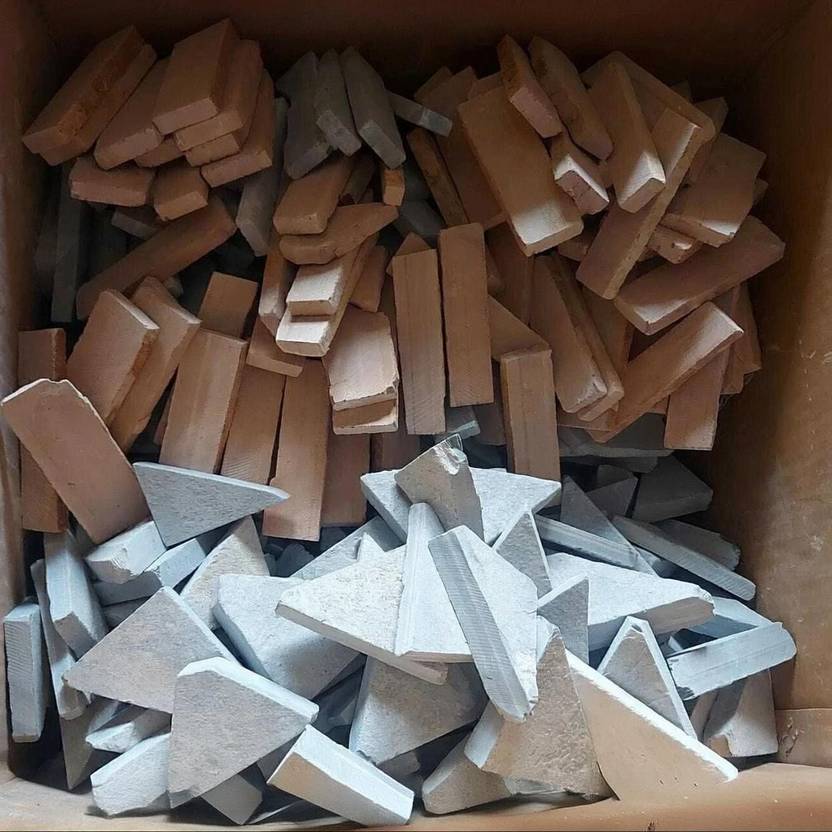 Brighty 1kg black slate triangle and red slate chips pool 1