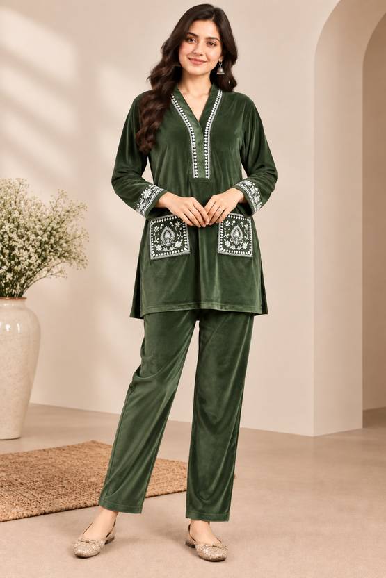 Hautemoda Women Velvet Kurta Palazzo Set