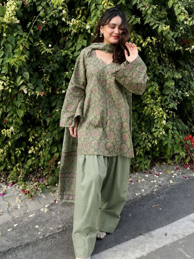 Gosriki Women Kurti Salwar Dupatta Set - Image 4