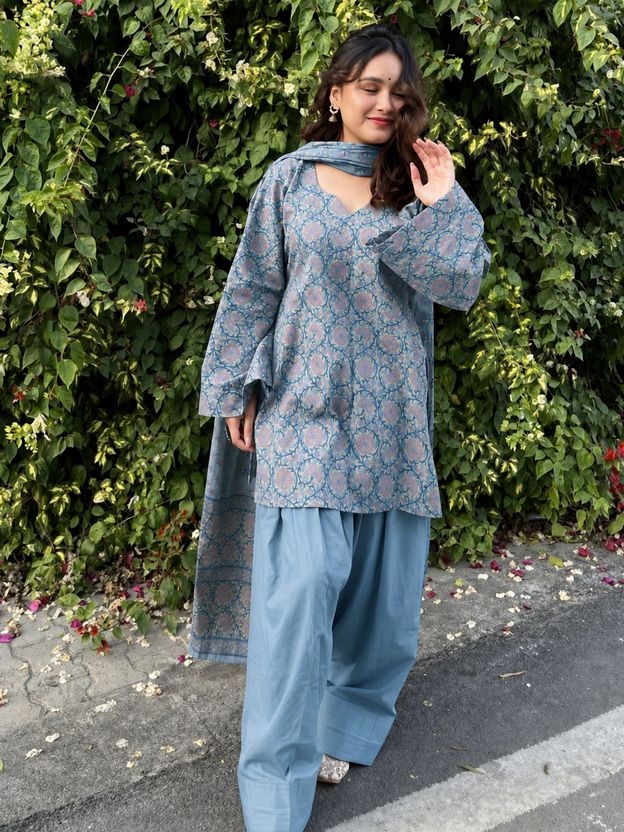 Gosriki Women Kurti Salwar Dupatta Set - Image 8