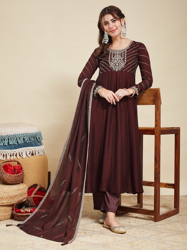 MOKOSH Women Pure Silk Kurta Pant Dupatta Set - Image 7