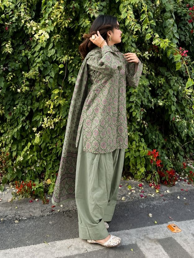 Gosriki Women Kurti Salwar Dupatta Set - Image 3