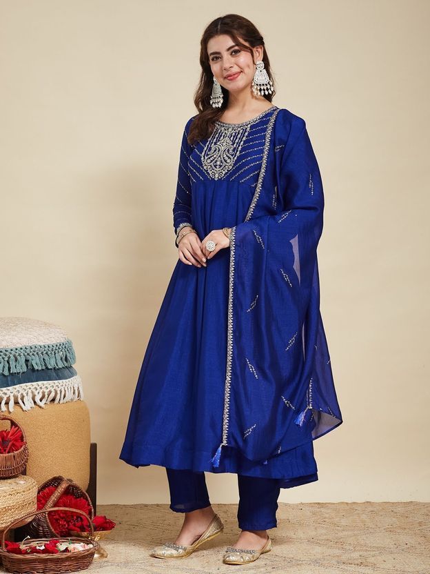 MOKOSH Women Pure Silk Kurta Pant Dupatta Set - Image 3