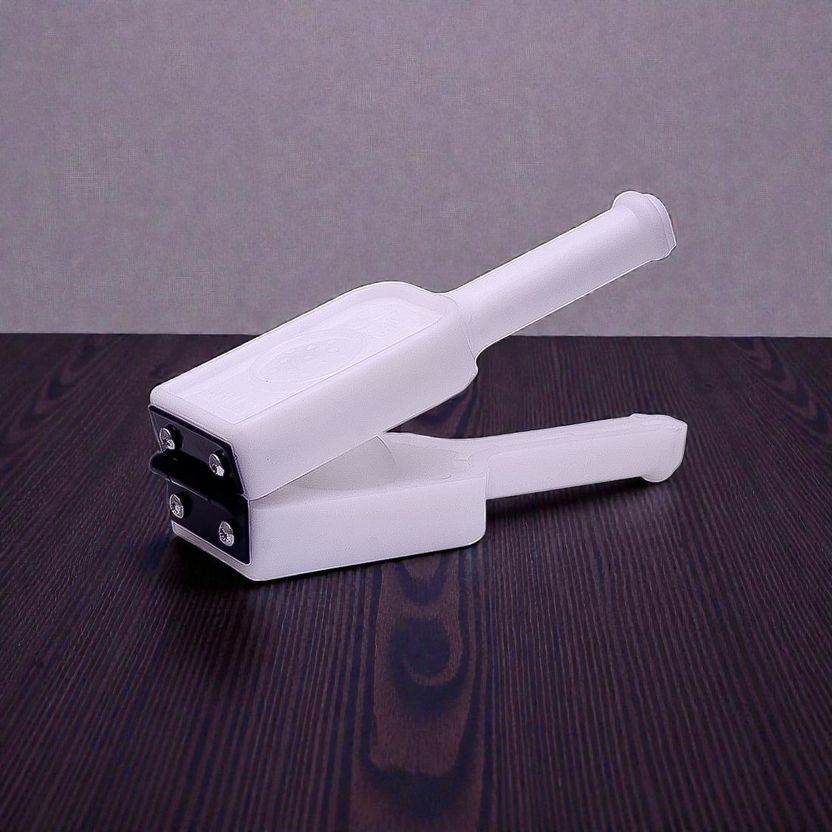 NNY Plastic Lemon Squeezer - Image 1