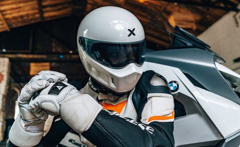 CR Decals AXOR Retro Dominator Rogue White Helmet - Image 4