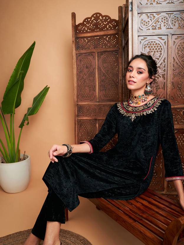 Shae by SASSAFRAS Women Embroidered Straight Kurta