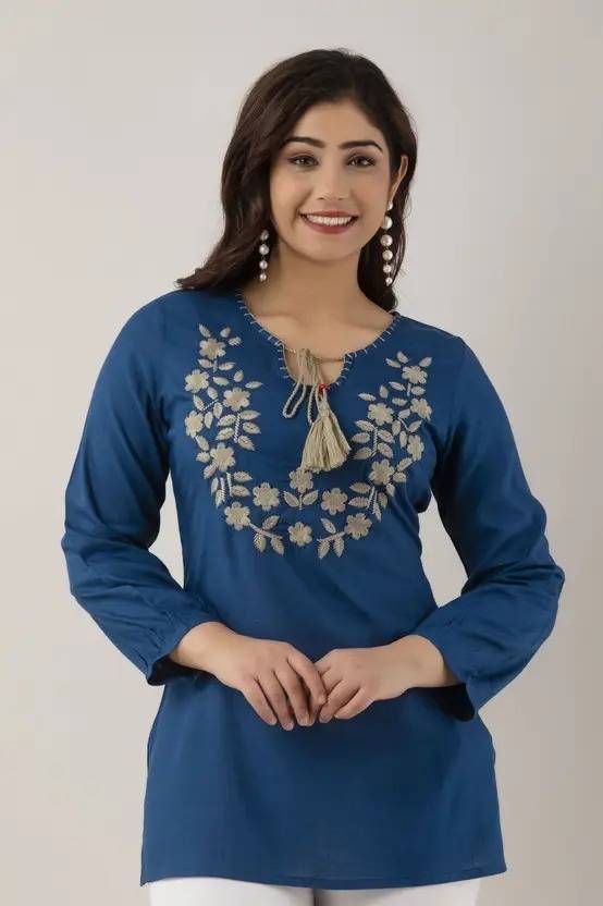 BlueKart Women Embroidered Straight Kurta