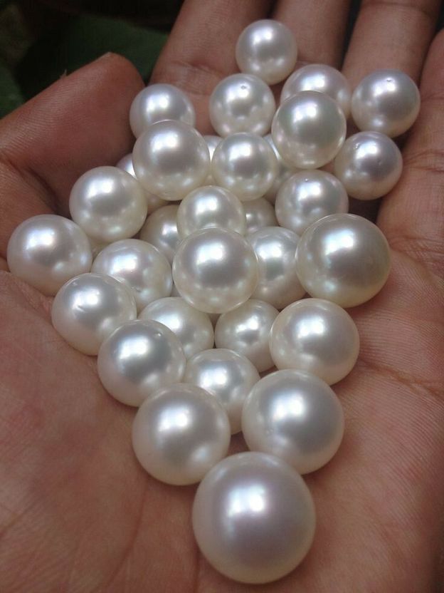 KsOna Men's White Mother of Pearl Necklace - Image 3