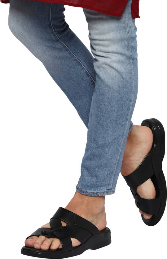 Men Black Flats Sandal