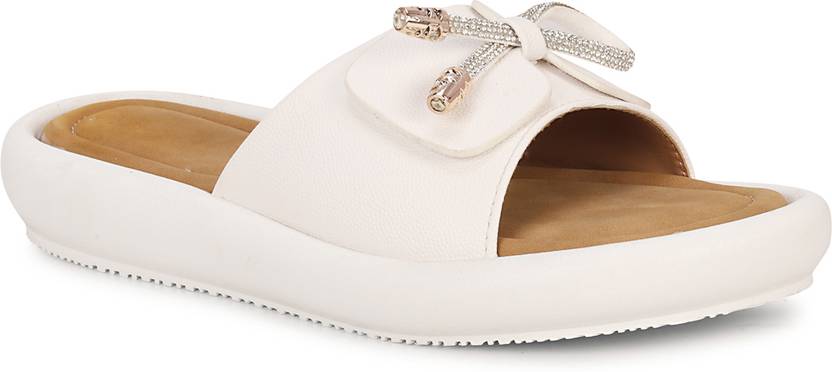 COMMANDER Women Flats Sandal
