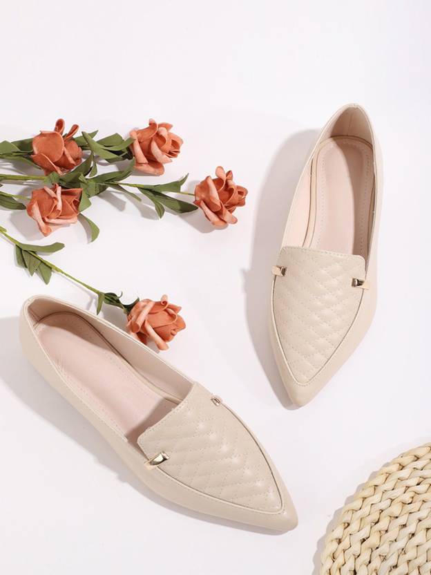 SHOETOPIA Women Comfortable/Casual Wear/Trendy/ Cream Flat Ballerinas For Women & Girls Bellies Sandal