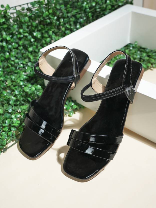 Walkfree Women Flats Sandal