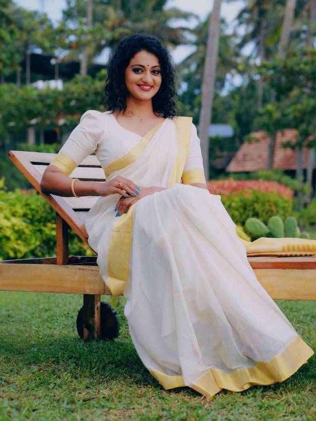 Magneitta Solid/Plain, Woven Kasavu Cotton Blend Saree