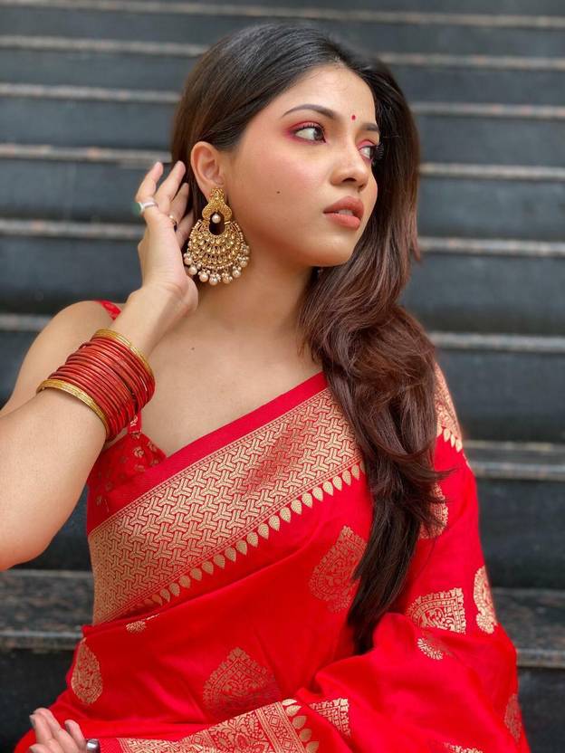ESOMIC Striped Banarasi Pure Silk Saree (Red)