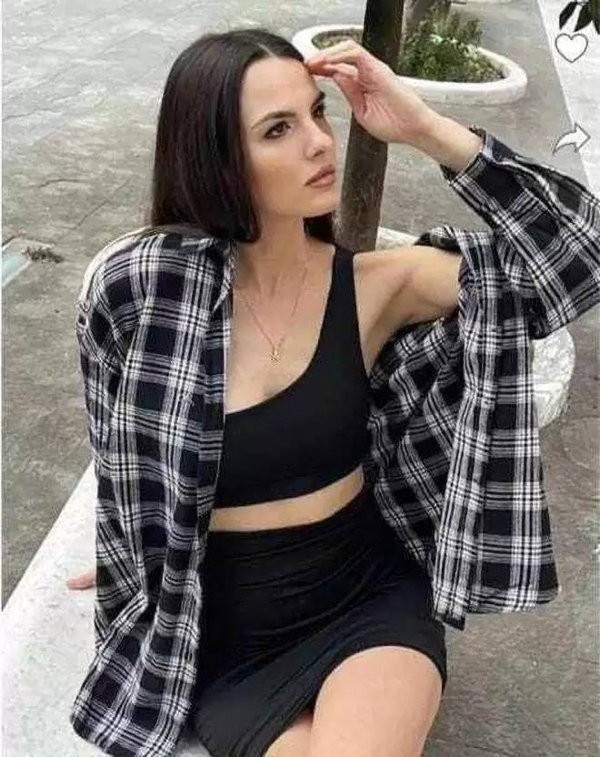 Labisa Women Boxy Fit Checkered Spread Collar Casual Shirt