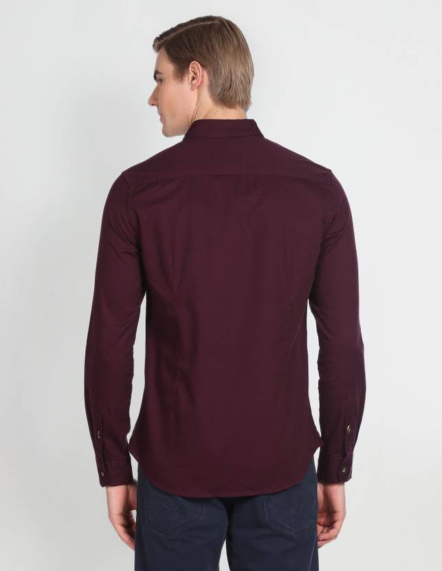 Men Slim Fit Solid Spread Collar Casual Shirt