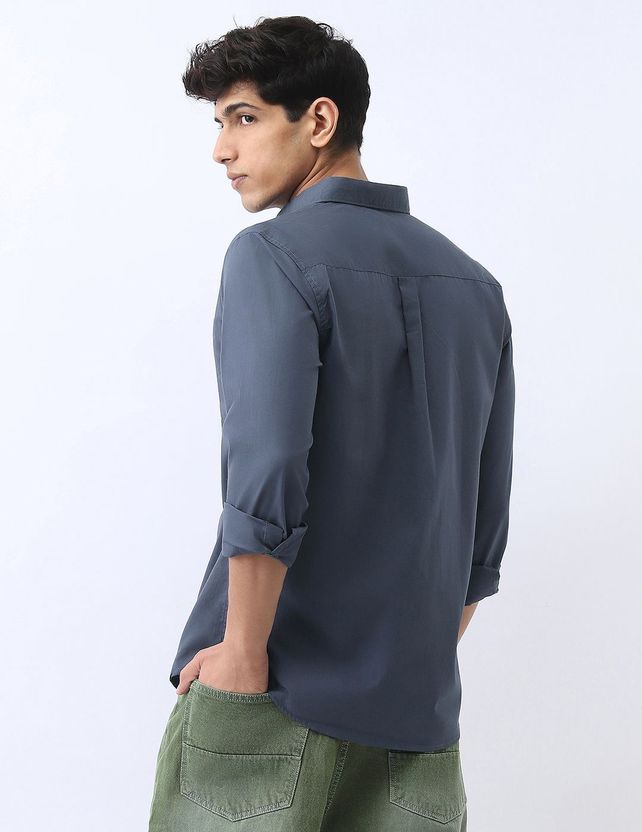 Urbano Fashion पुरुषों के लिए सॉलिड कैज़ुअल स्प्रेड शर्ट - Image 3
