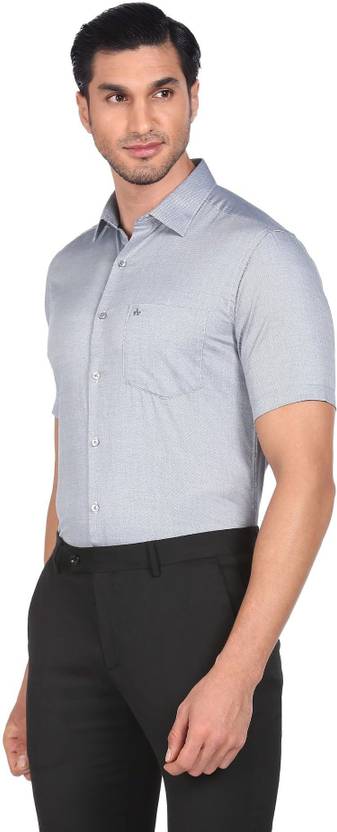 Men Regular Fit Solid Spread Collar Formal Shirt