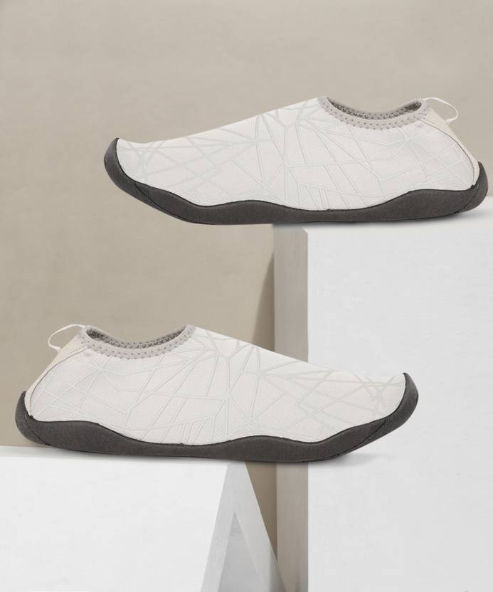Hrx By Hrithik Roshan Sports Shoes Starts Rs.545 at Best Price