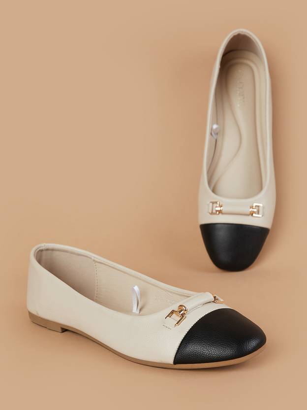CODE by Lifestyle Women Bellies Sandal