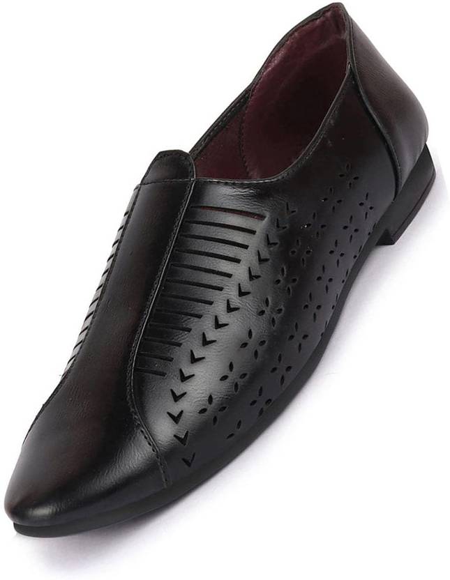 FAUSTO Laser Cut Design Stitched Ethnic Juttis and Mojaris For Men