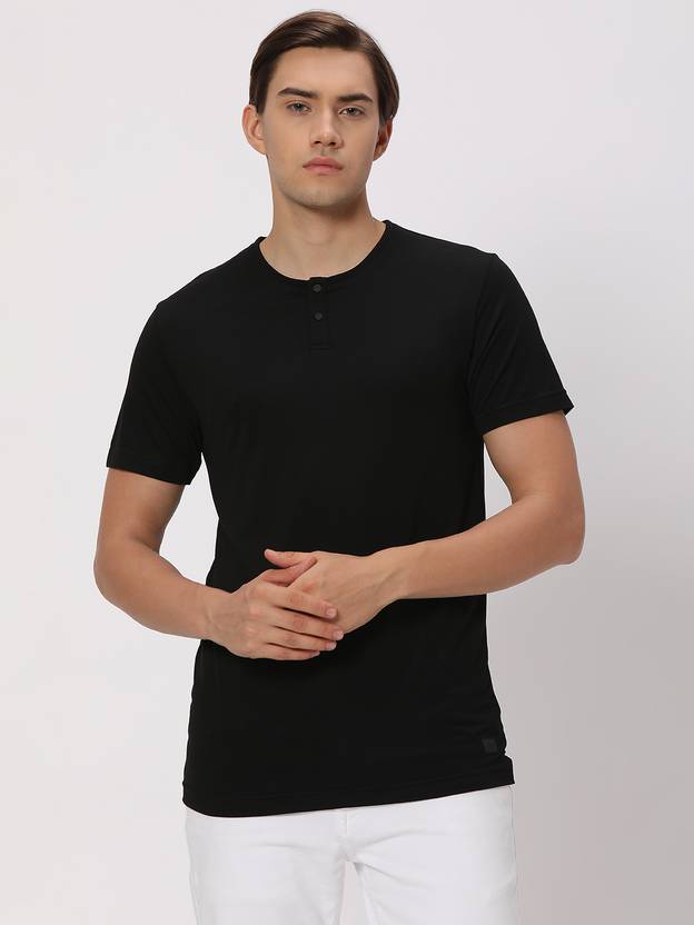MUFTI Solid Men Henley Neck Black T-Shirt