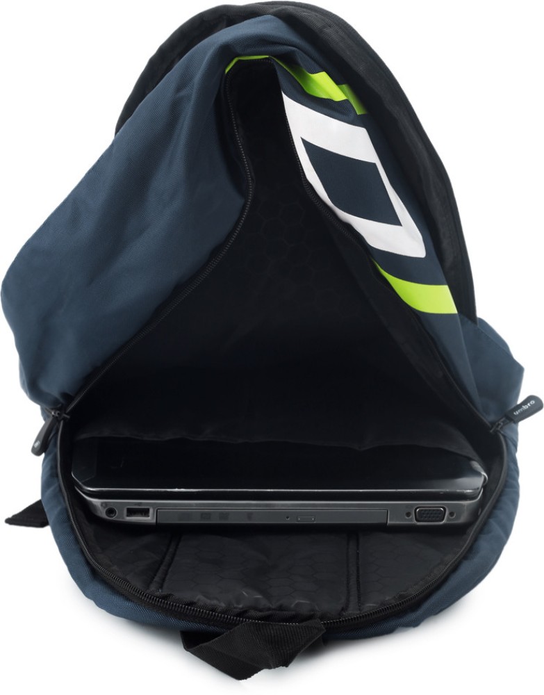 Umbro Unisex Logo Sports Bag Lrg Black/White _ 180159 _ Black – Tekkie Town